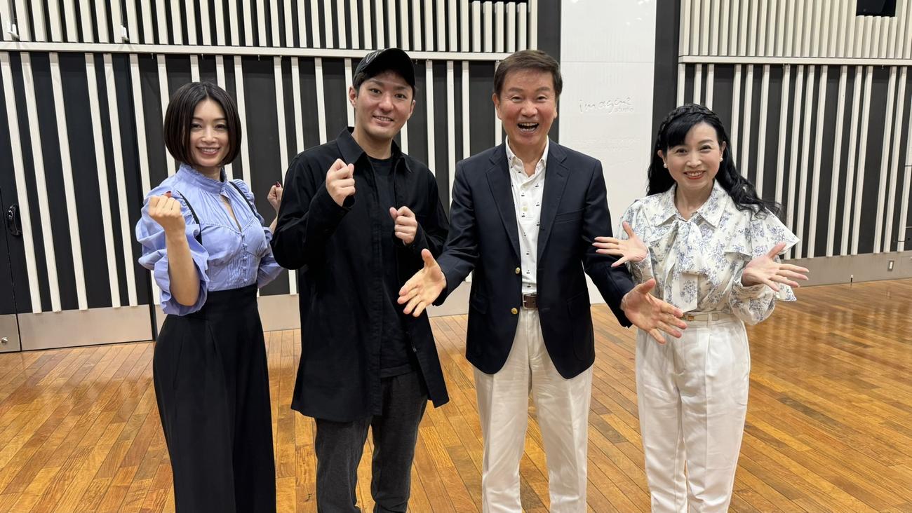 ニッポン放送「青春の勲章はくじけない心」とNACK5「青春もぎたて、朝一番！」の出演者たち。左から酒井法子、中村橋之助、森田健作、西村知美