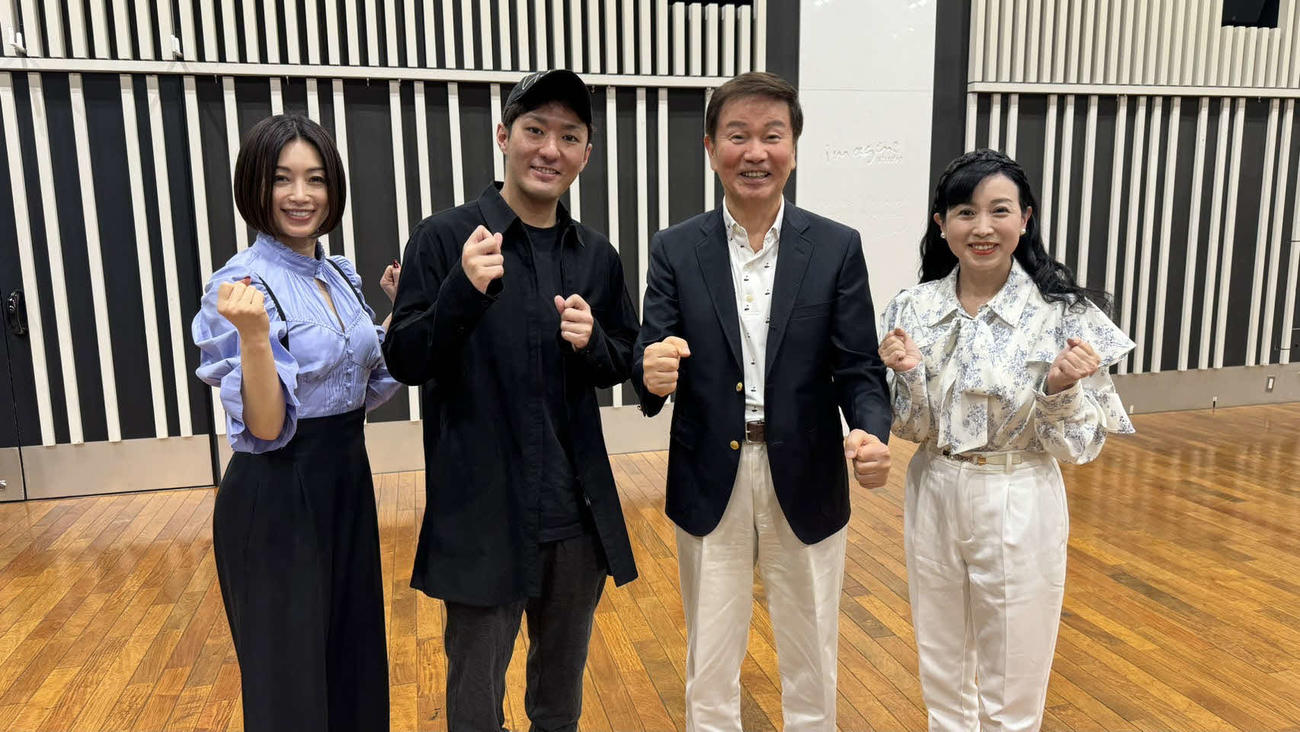 ニッポン放送「青春の勲章はくじけない心」とNACK5「青春もぎたて、朝一番！」の出演者たち。左から酒井法子、中村橋之助、森田健作、西村知美