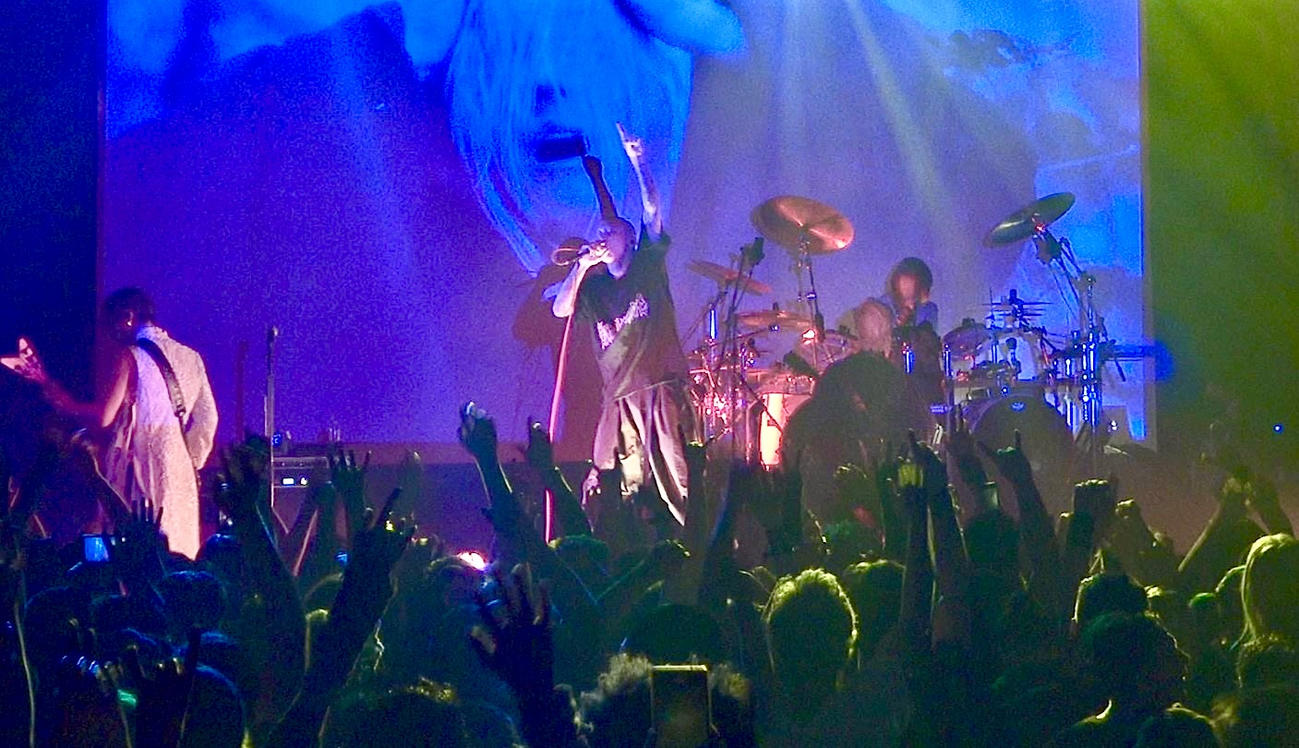今年3月のDIR EN GREYの欧州ツアーのステージ