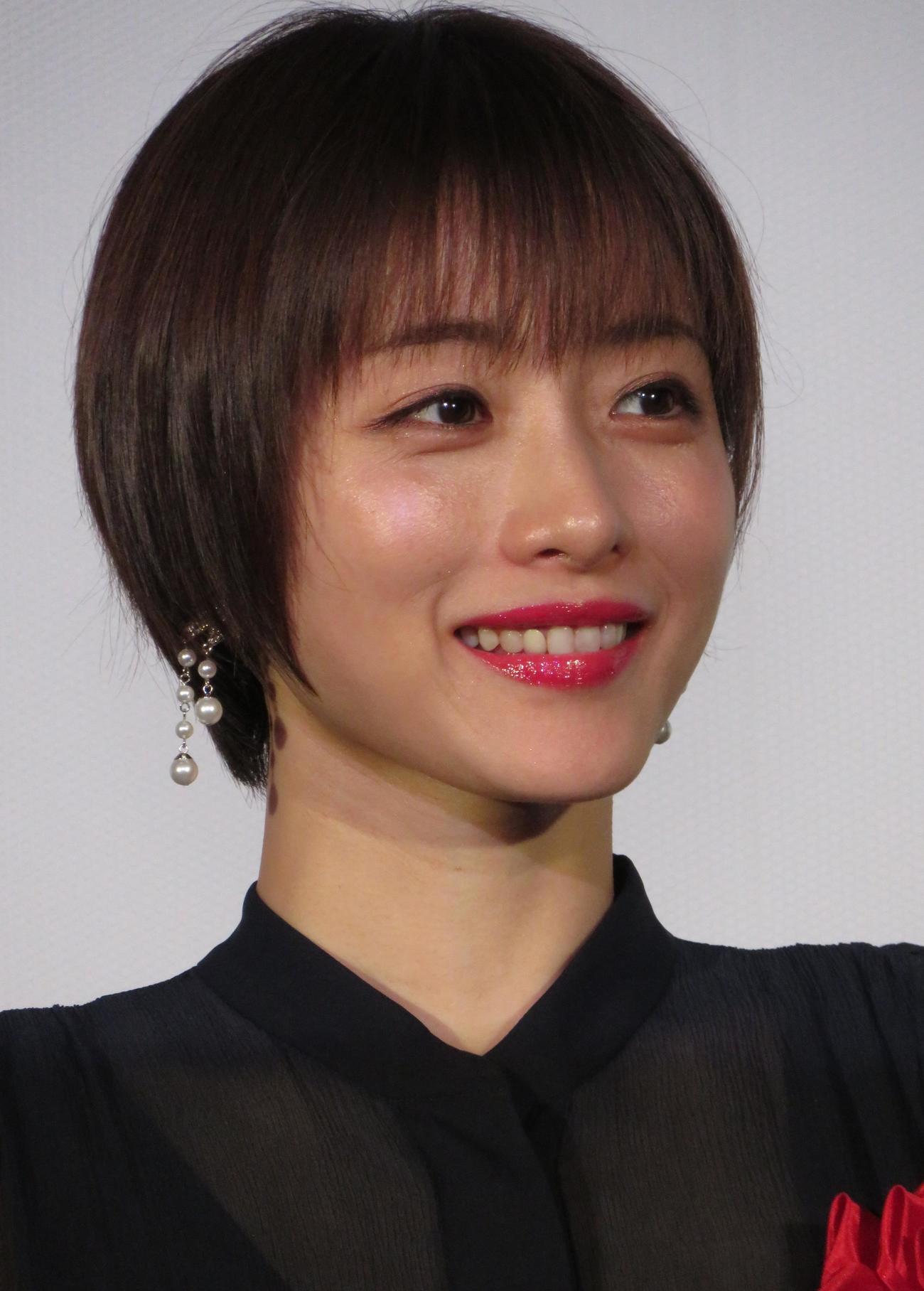 主演映画「ミッシング」の試写会で舞台あいさつを行った石原さとみ