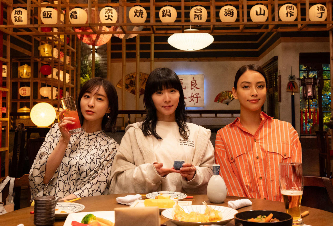 フジテレビ系7月期「ギークス／GEEKS」に出演する左から田中みな実、松岡茉優、滝沢カレン（C）フジテレビ