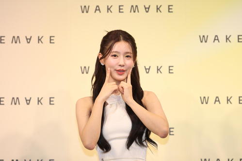 （G)I－DLEのMIYEON「かわいくてごめん」あざとかわいらしいしぐさ披露