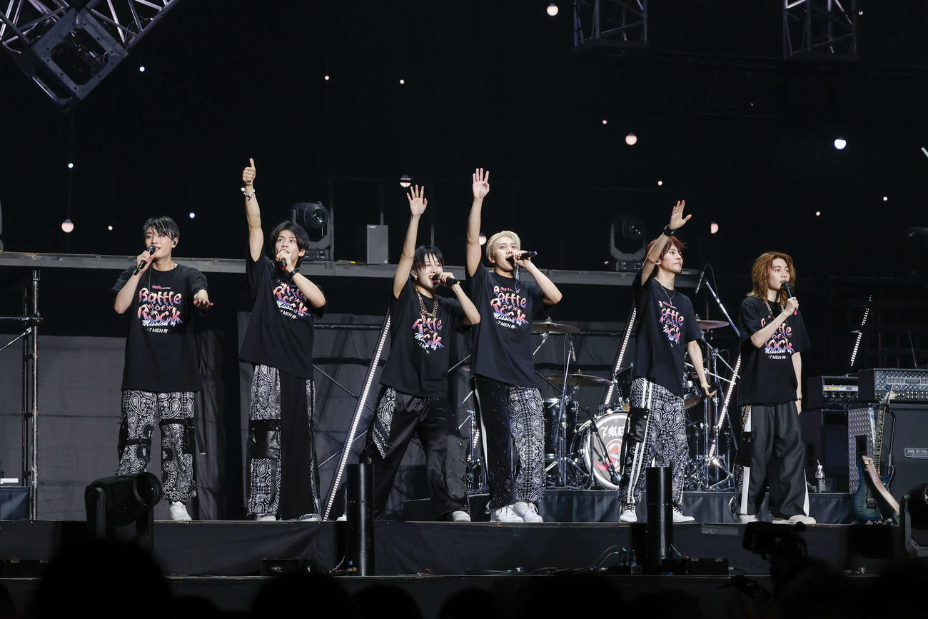 「SODA presents Battle of Rock～Mission of 7 MEN　侍～」でパフォーマンスする7 MEN　侍（冨田味我氏撮影）