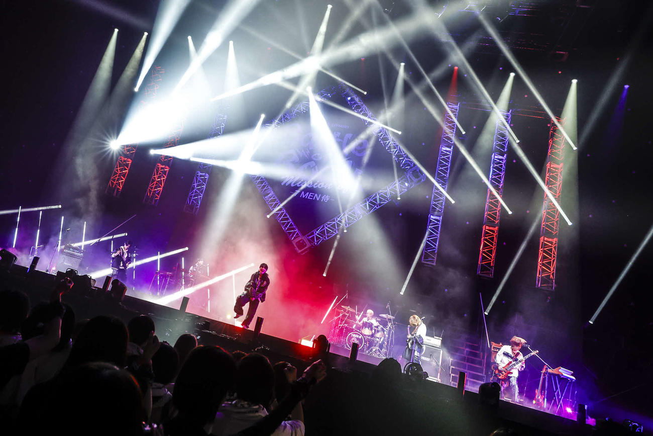 「SODA presents Battle of Rock～Mission of 7 MEN　侍～」でパフォーマンスする7 MEN　侍（冨田味我氏撮影）
