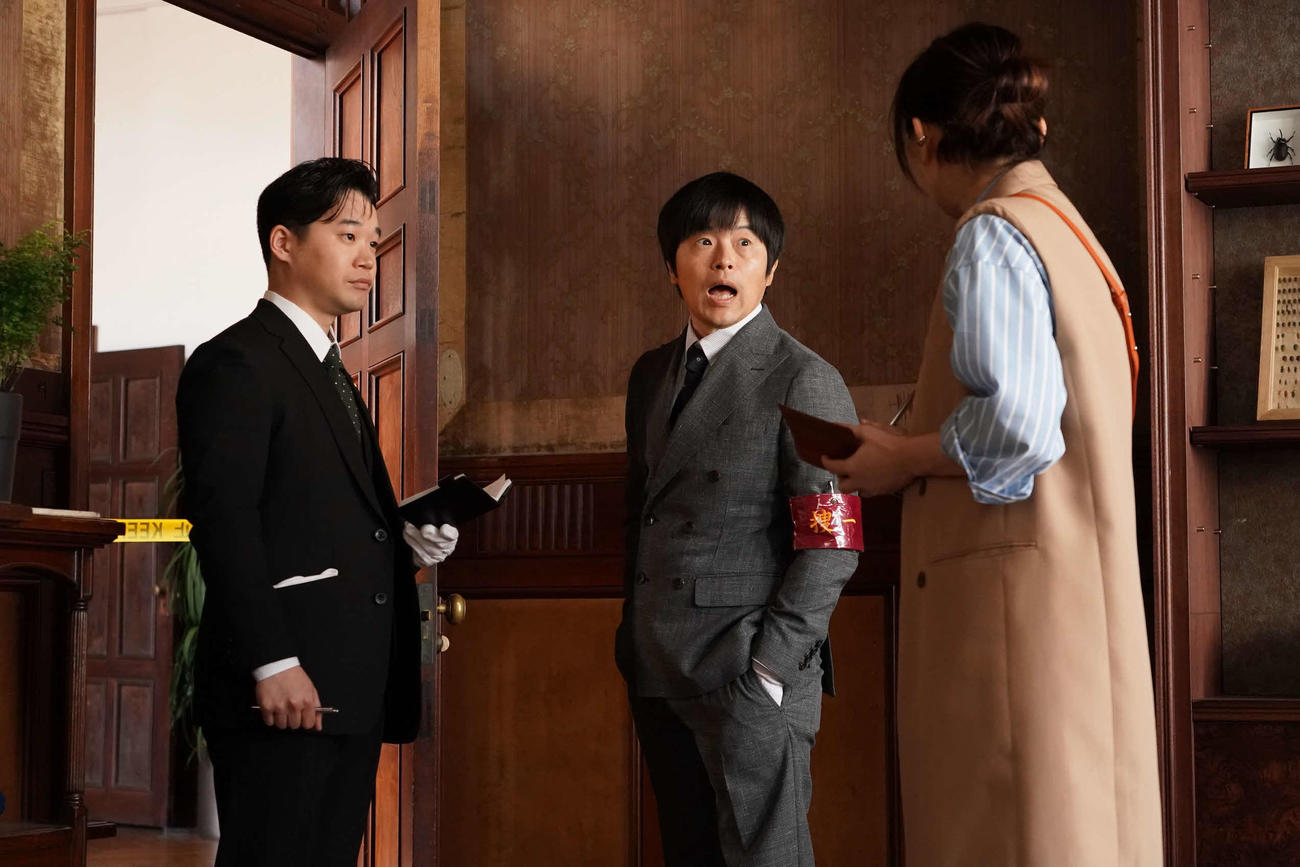フジテレビ系「イップス」に出演する左から矢本悠馬、バカリズム、篠原涼子（C）フジテレビ