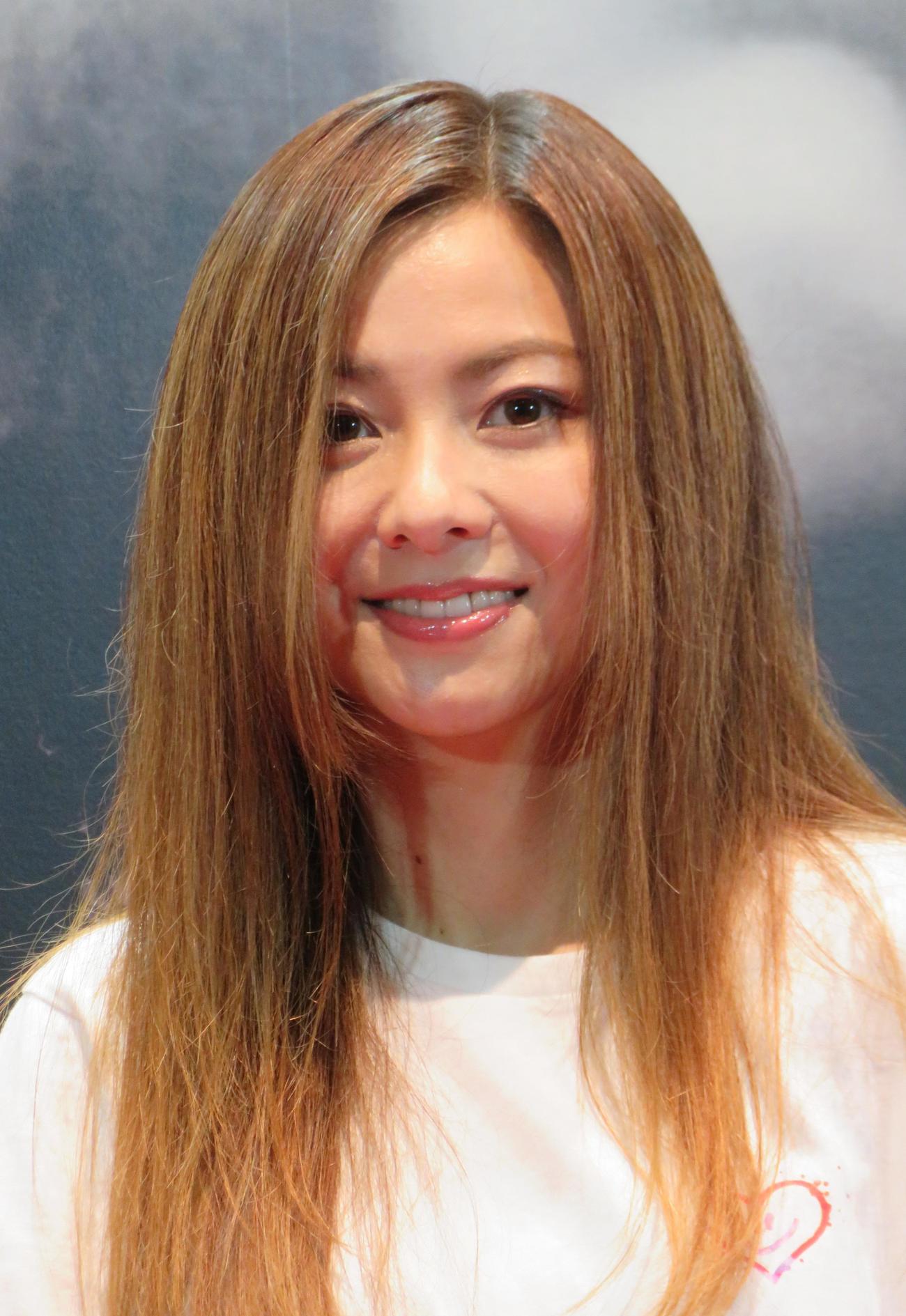 東急プラザ銀座で26日から開催される「倉木麻衣　25th Anniversary」展にオープニングセレモニーを行った倉木麻衣