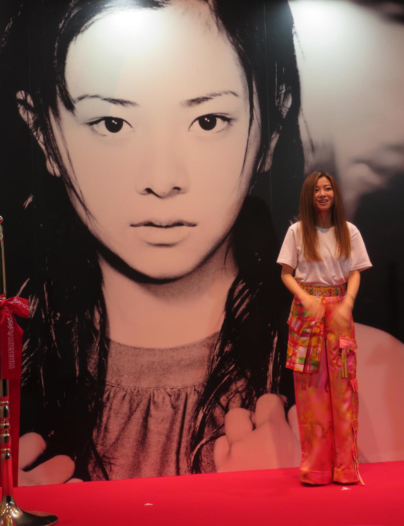 東急プラザ銀座で26日から開催される「倉木麻衣　25th Anniversary」展にオープニングセレモニーを行った倉木麻衣