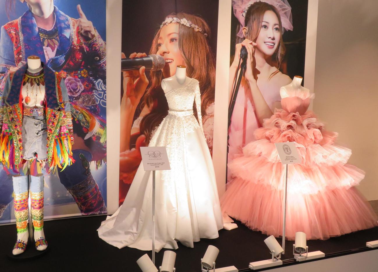 東急プラザ銀座で26日から開催される「倉木麻衣　25th Anniversary」展に示される倉木麻衣のステージ衣装