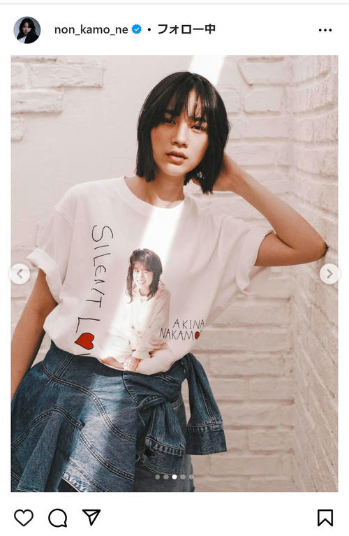 女優のん、歌手中森明菜のデビュー42周年記念Tシャツのモデルに 2人