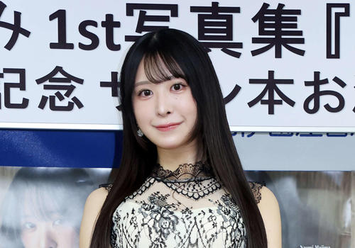 「令和の愛人」高身長グラドル、谷間が際立つ美スタイル披露「寝る子はますます育ちそう」
