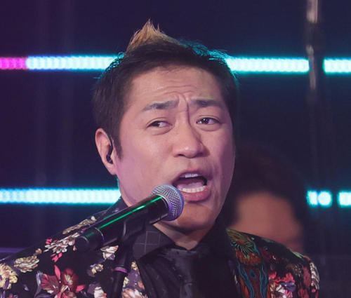 タレントはなわ、曙さんしのびタッグを組んだ「武藤祭」での思い出写真投稿「本当に優しかった」