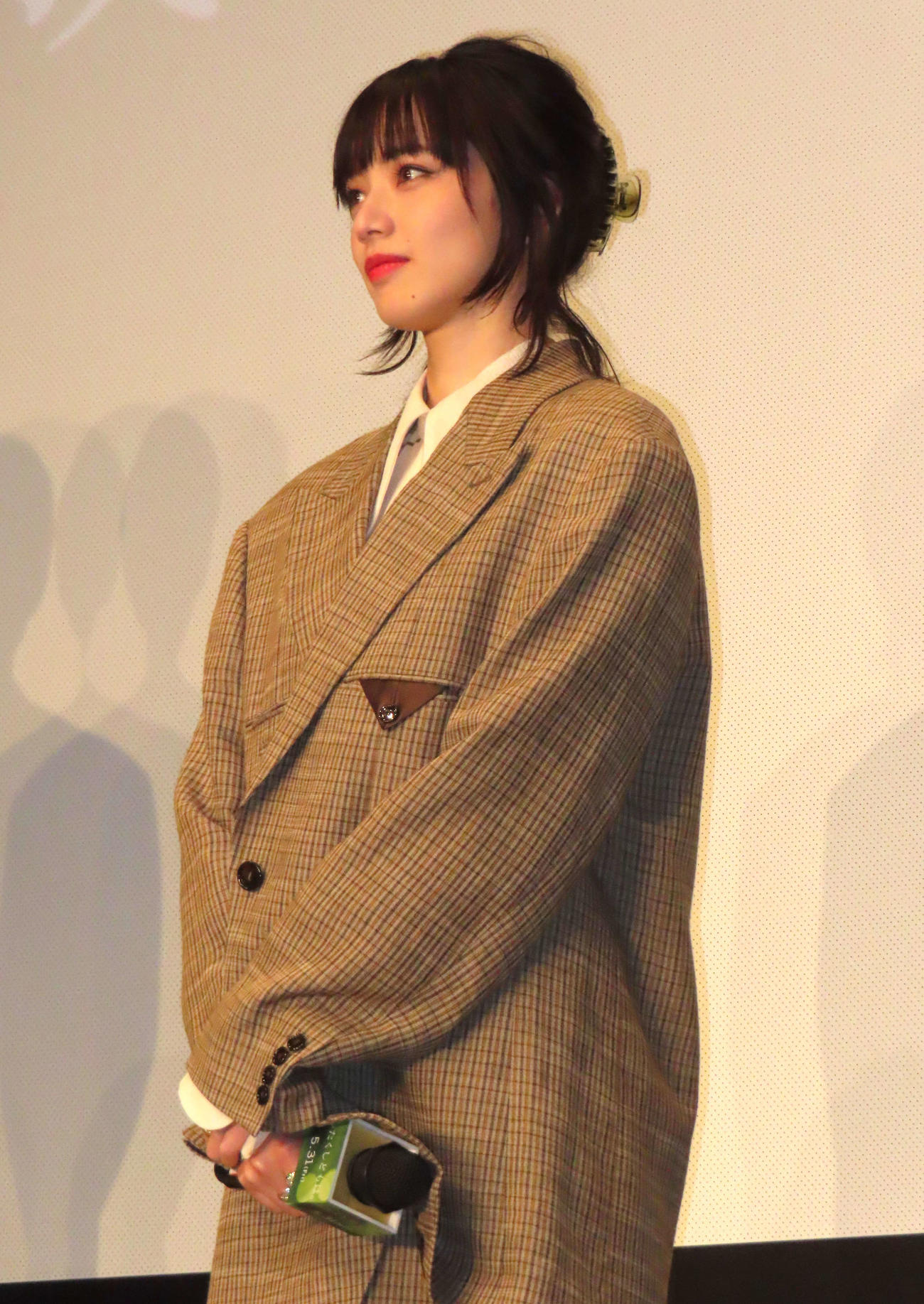 「わたくしどもは。」完成披露舞台あいさつに登壇した小松菜奈