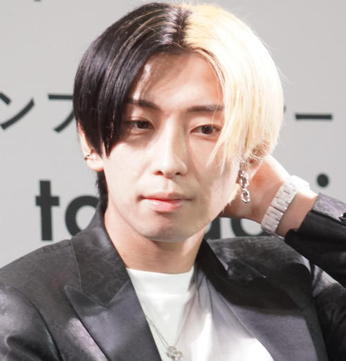 ヒカル、内田理央との交際で再び週刊誌からの質問状公開し回答「もっとヤバそうな闇を暴いて」