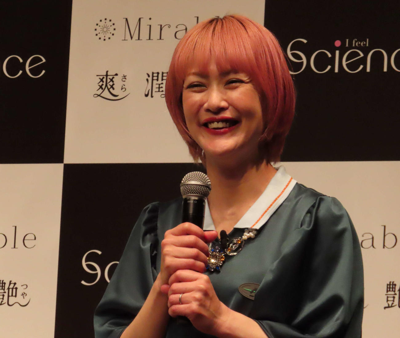 「ミラブル　エイジングシリーズ　新商品発表会」に出席した松嶋尚美（撮影・野見山拓樹）
