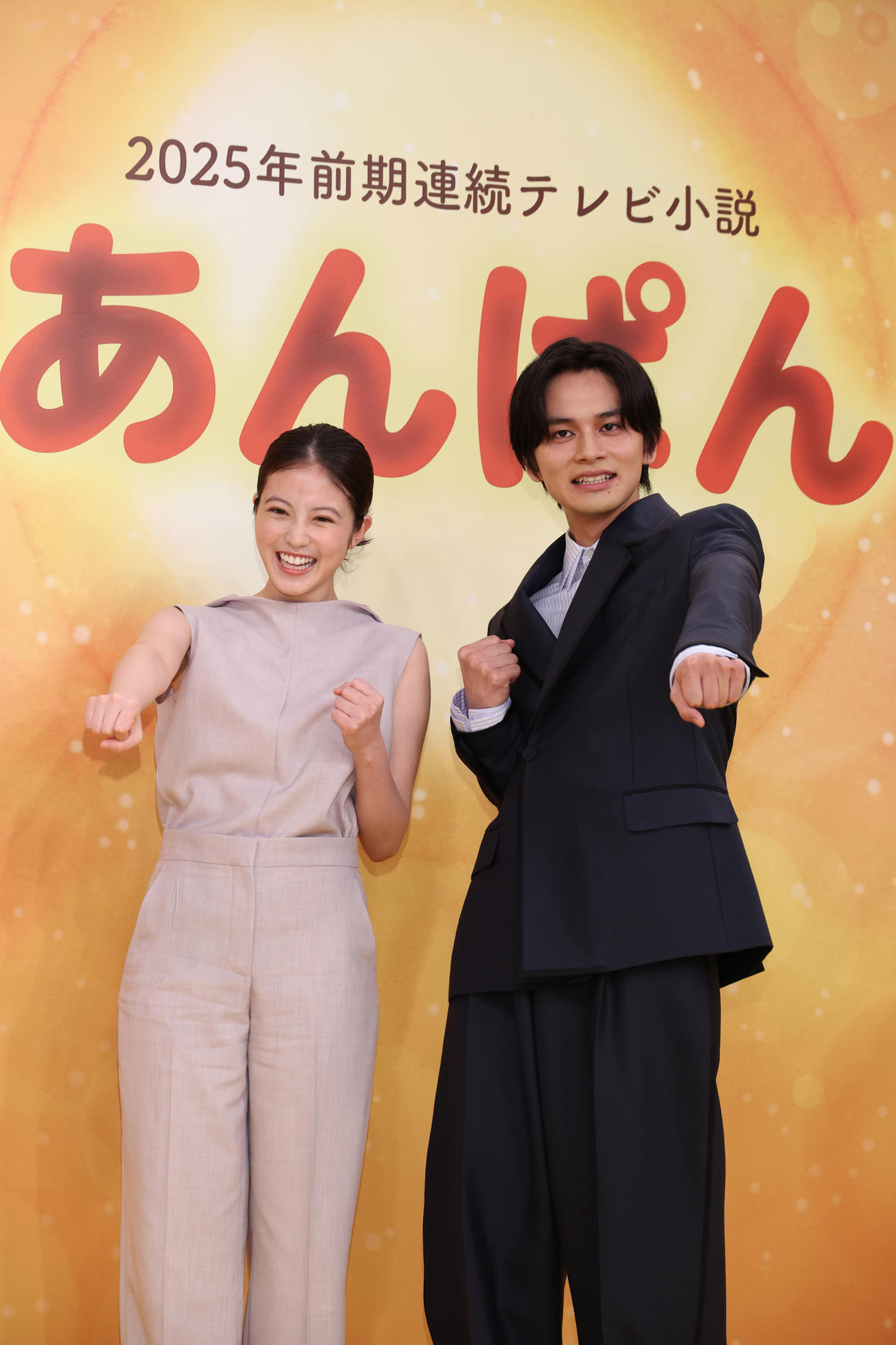 NHKドラマ「あんぱん」発表会見を行った今田美桜（左）と北村匠海（撮影・中島郁夫）