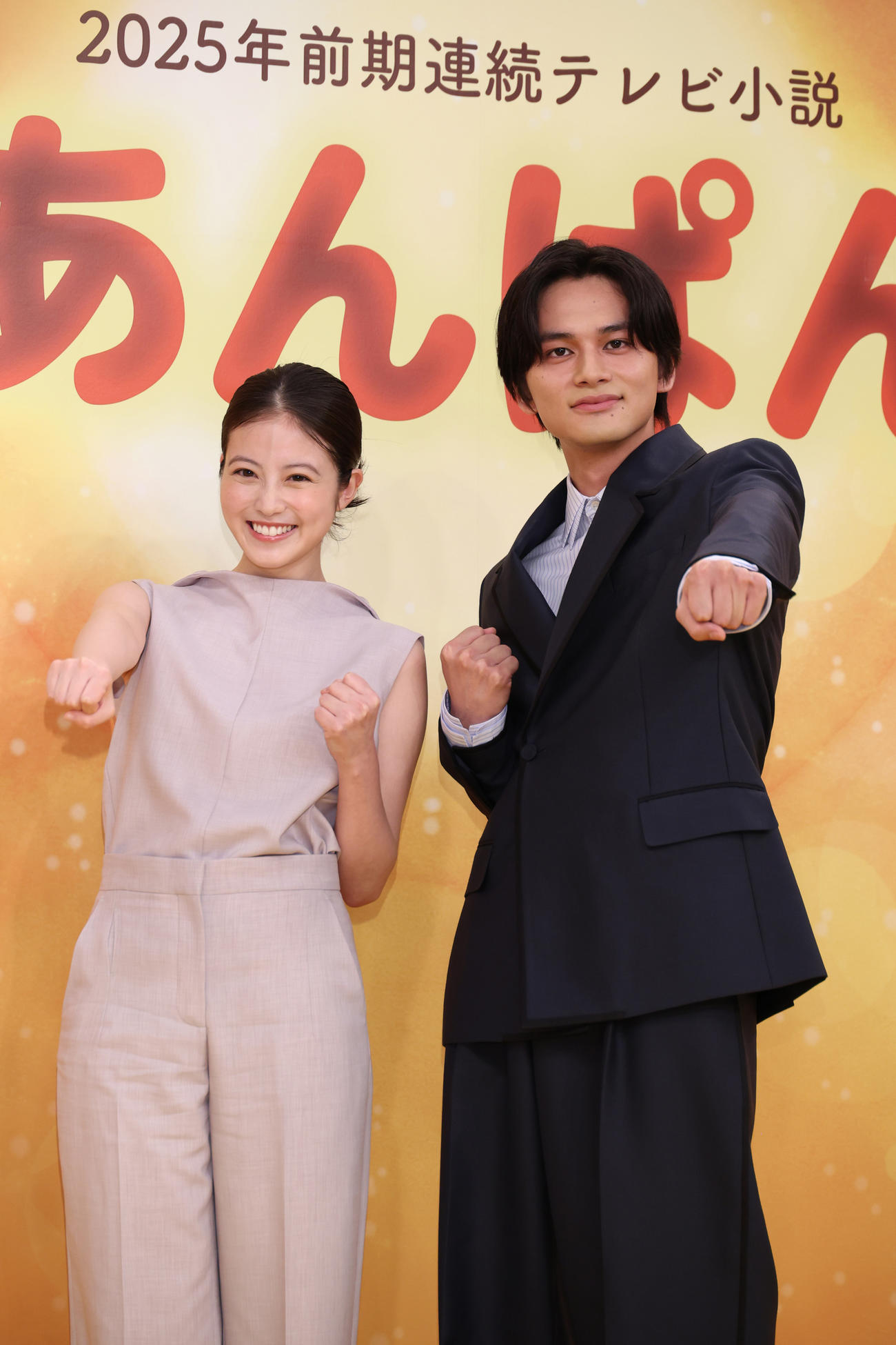 NHKドラマ「あんぱん」発表会見を行った今田美桜（左）と北村匠海（撮影・中島郁夫）