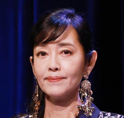 早見優、14歳で芸能界入り…デビュー42周年報告に「歳は関係ない」「私たち世代の星です！」