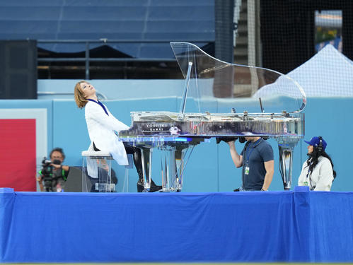 YOSHIKI過労で入院　16日ドジャー・スタジアムでピアノ演奏、訃報続きで精神的負担も