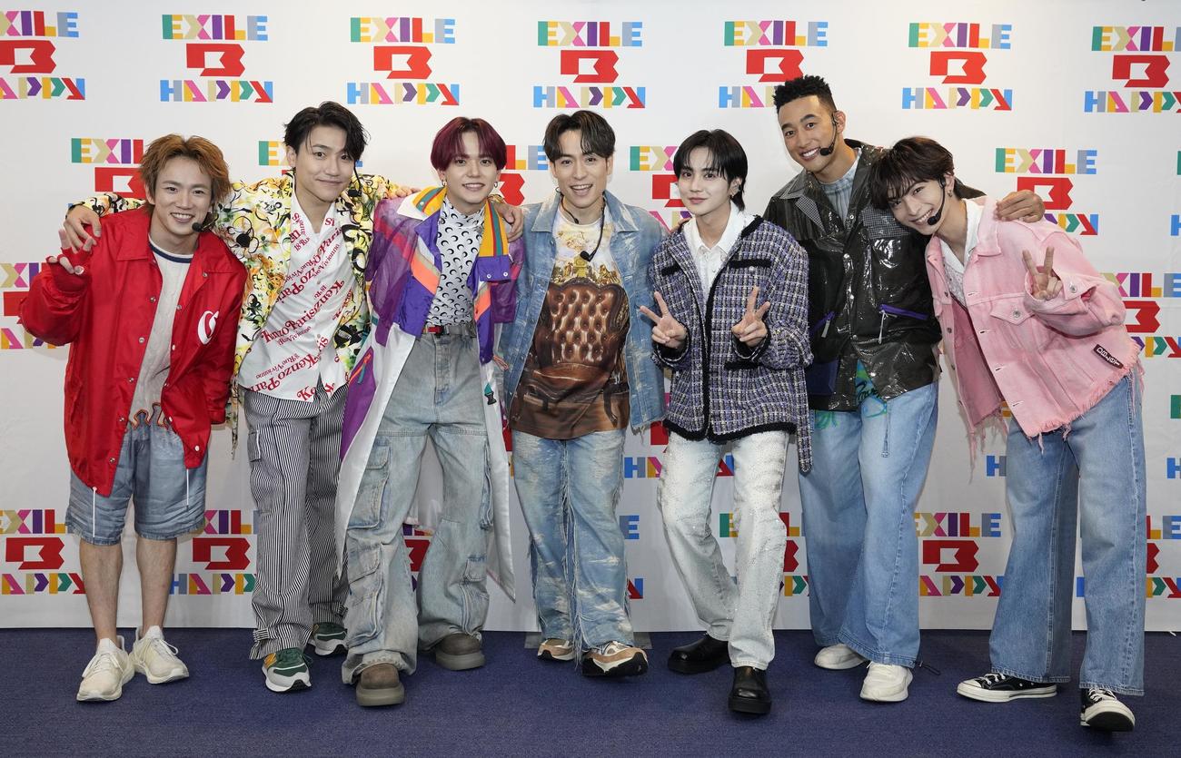 初単独ライブを行ったEXILE B HAPPY。左から浦川翔平、小森隼、中島颯太、EXILE TETSUYA、吉野北人、関口メンディー、木村慧人
