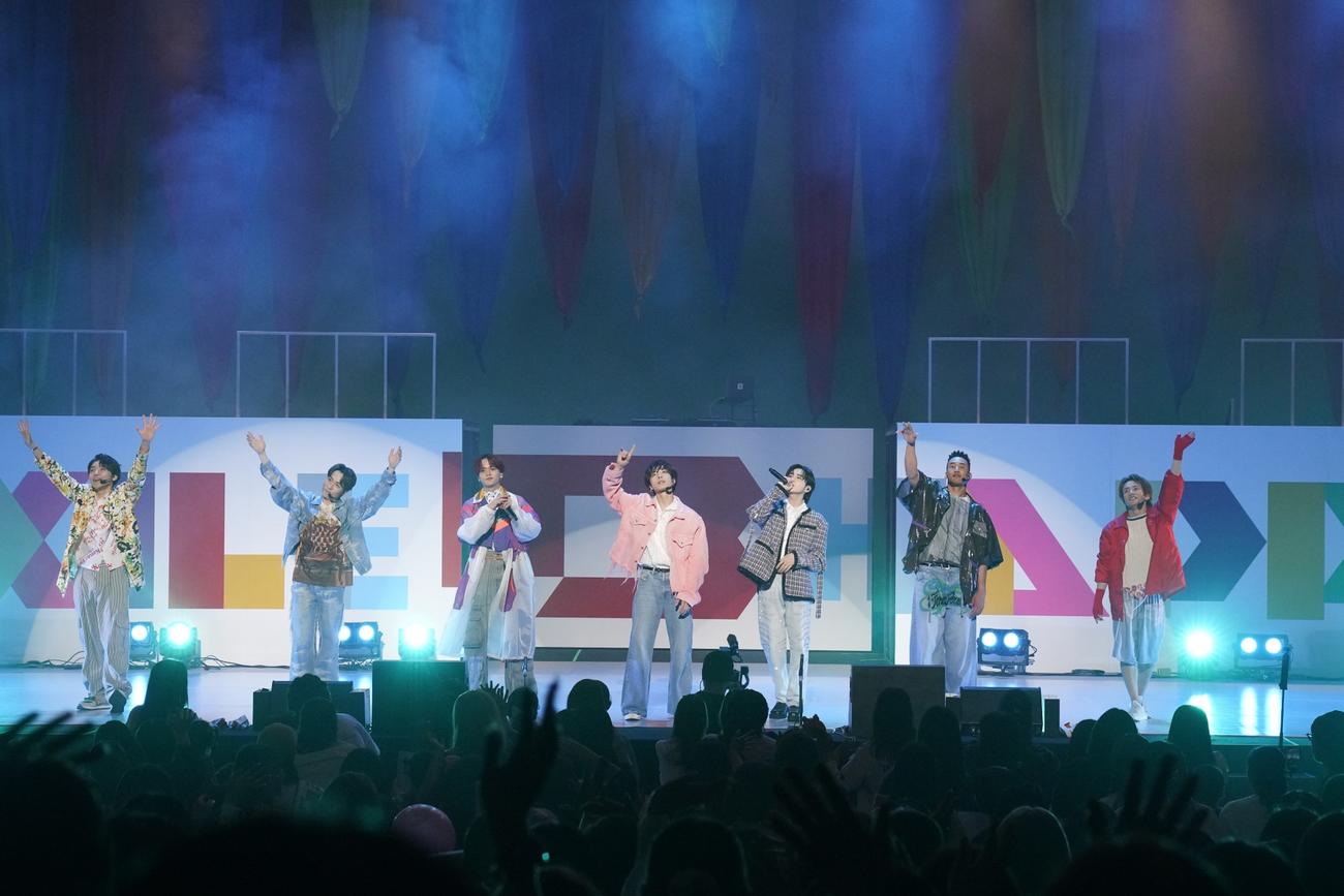 初単独ライブを行ったEXILE B HAPPY。左から小森隼、EXILE TETSUYA、中島颯太、木村慧人、吉野北人、関口メンディー、浦川翔平