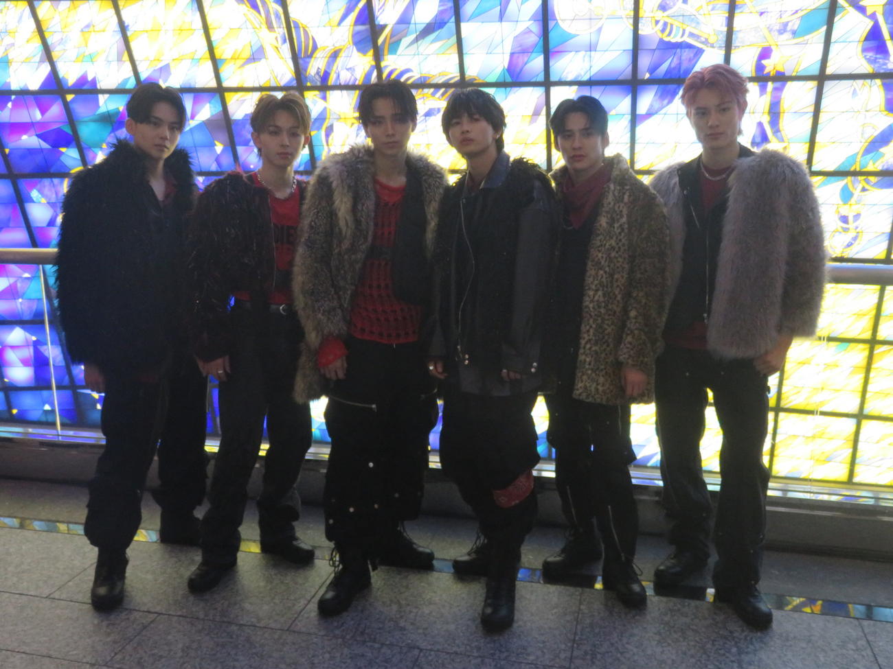 6人組ダンス＆ボーカルユニットONE N' ONLYのメンバーたち。左からREI、EIKU、HAYATO、NAOYA、TETTA、KENSHIN
