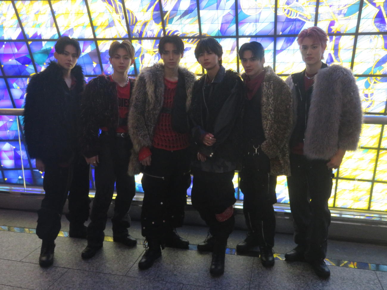 6人組ダンス＆ボーカルユニットONE N' ONLYのメンバーたち。左からREI、EIKU、HAYATO、NAOYA、TETTA、KENSHIN