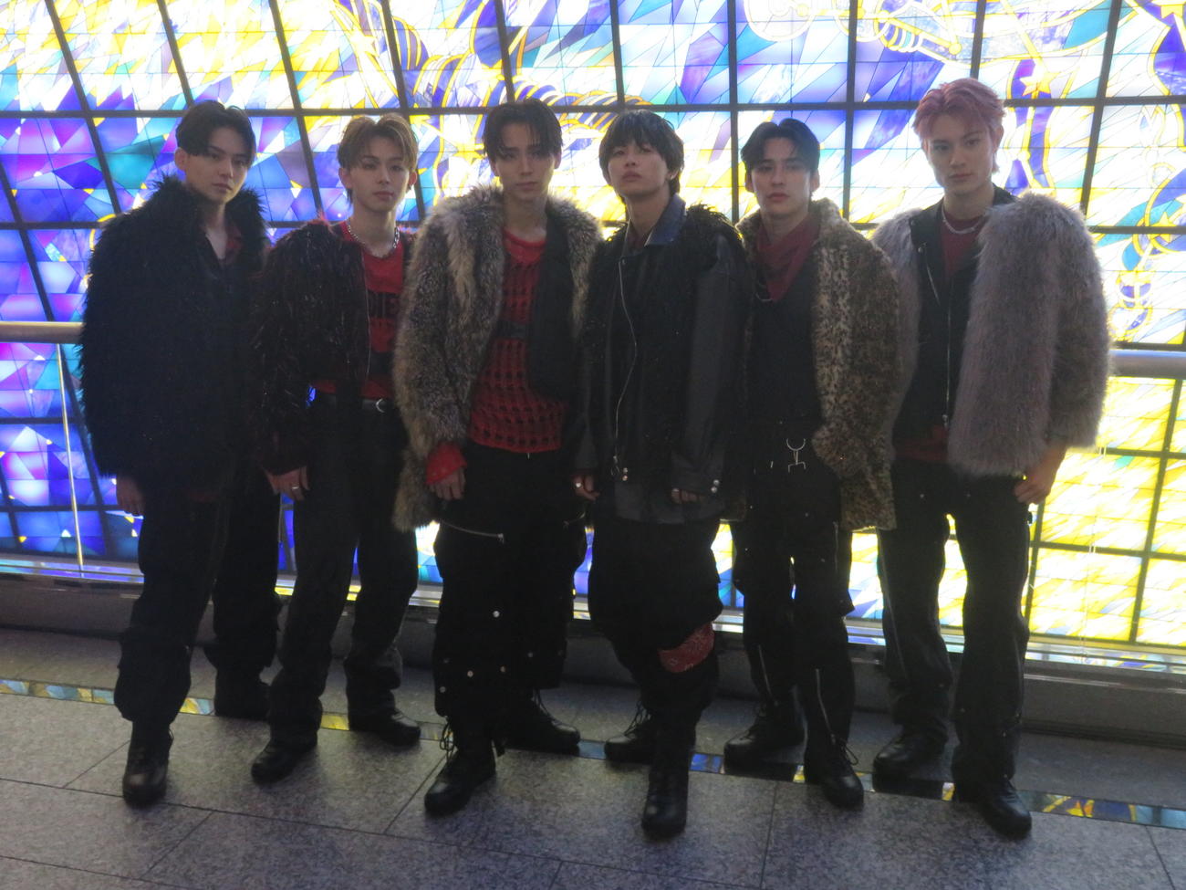 6人組ダンス＆ボーカルユニットONE N' ONLYのメンバーたち。左からREI、EIKU、HAYATO、NAOYA、TETTA、KENSHIN