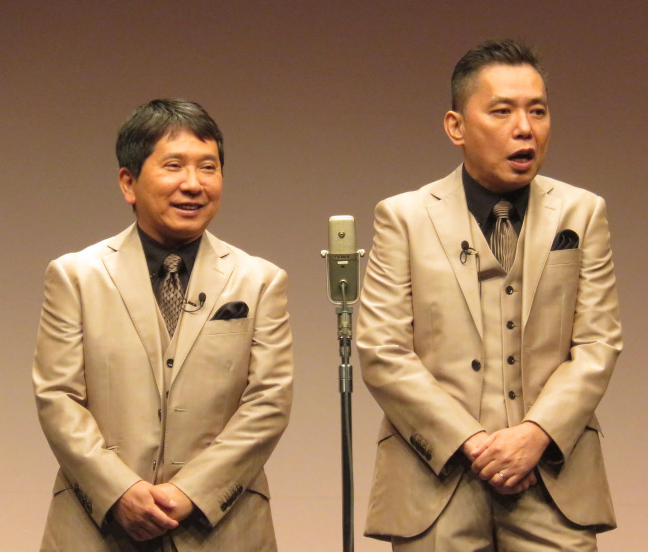 爆笑問題の田中裕二（左）と太田光（2022年6月撮影）
