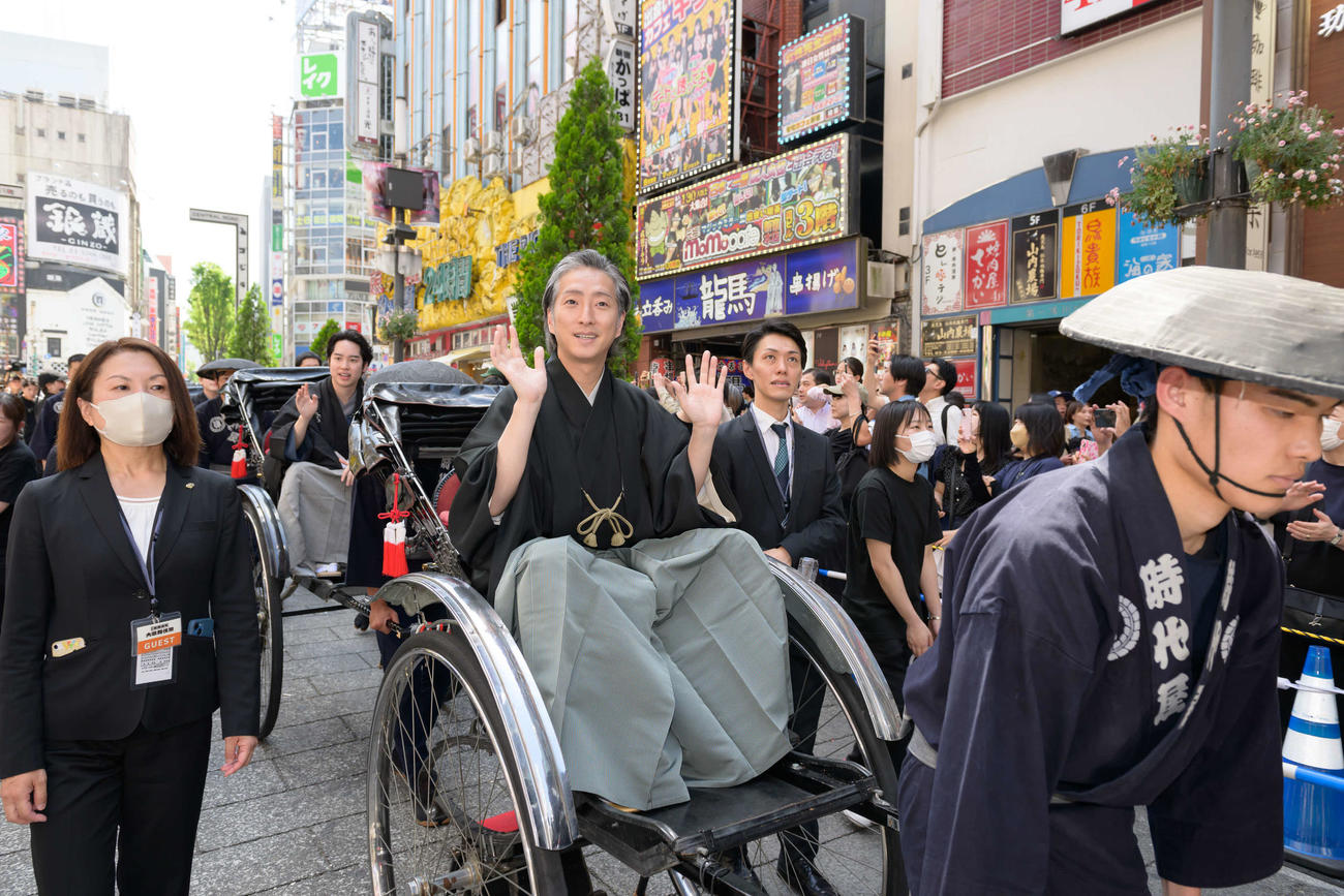歌舞伎町でお練りする中村七之助