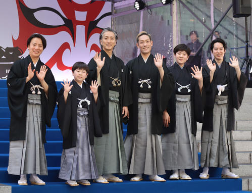 歌舞伎史上初、歌舞伎町で「大お練り」中村勘九郎「一生に１度」七之助「本当に不思議な体験」