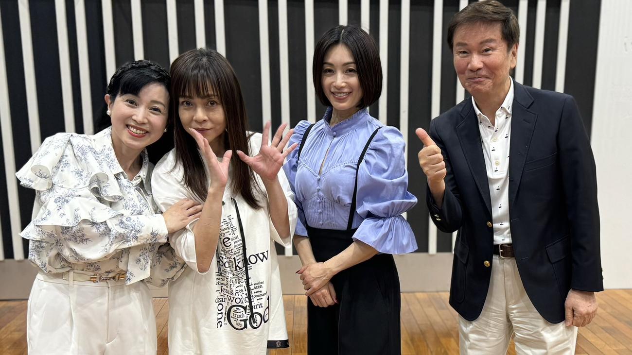 ニッポン放送「森田健作　青春の勲章はくじけない心　増刊号」に出演する、左から西村知美、杉浦幸、酒井法子、森田健作