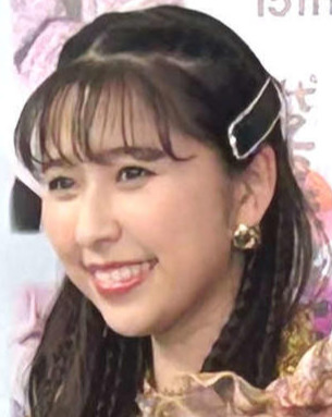 ももクロ玉井詩織「映り込みおじさん」サックス奏者竹上良成との２ショットに「師匠と弟子!?」
