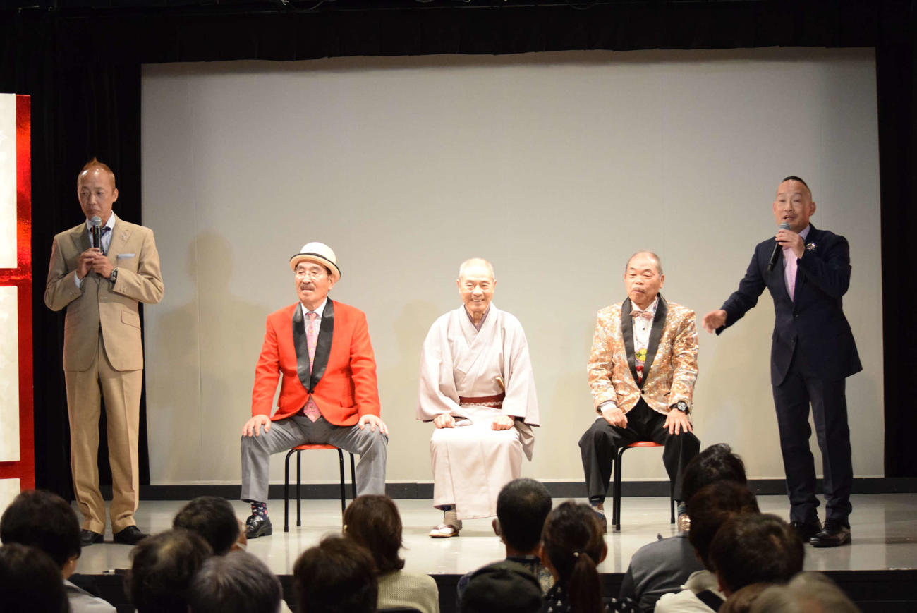 左から）シンデレラエキスプレス松井成行、青芝フック、桂福団治、若井ぼん、シンデレラエキスプレス渡辺裕薫（撮影・阪口孝志）
