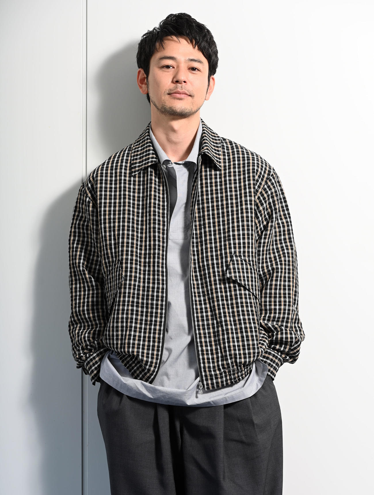 テレビ東京開局60周年特別企画ドラマスペシャル「生きとし生けるもの」で渡辺謙とともにダブル主演を務める妻夫木聡＝2024年1月15日