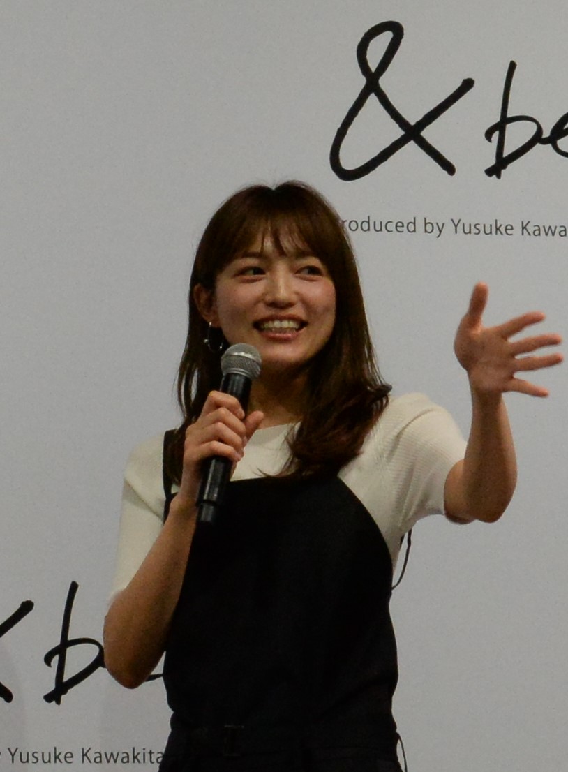 ライフスタイルブランド「＆be」の新商品発表会見に参加した川口春奈