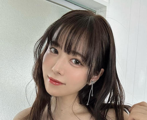 東雲うみ、胸元オープン・オフショルダードレス「東雲、いい、すごくいい、超絶いい」
