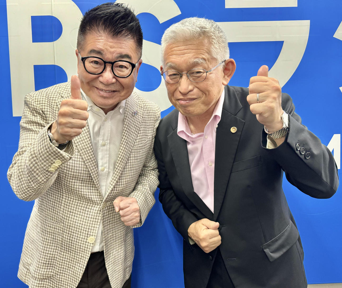 生島ヒロシ（左）と泉房穂氏