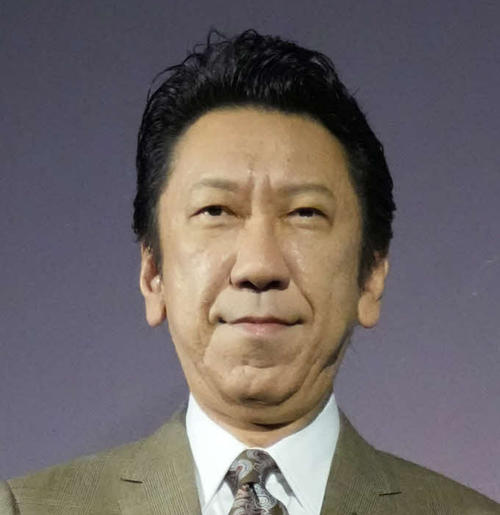 野外フェス出演の布袋寅泰、雨中のパフォーマンスにファン熱狂「来年も夢を見させてください」