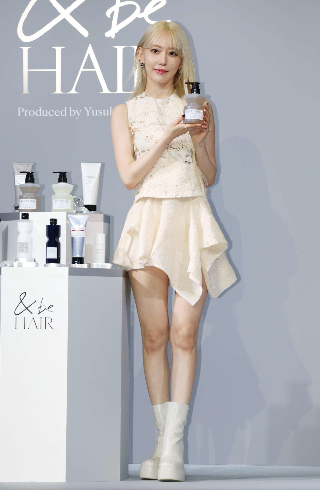 ヘアケアライン「＆be HAIR」イベントでフォトセッションに臨む宮脇咲良（撮影・宮地輝）