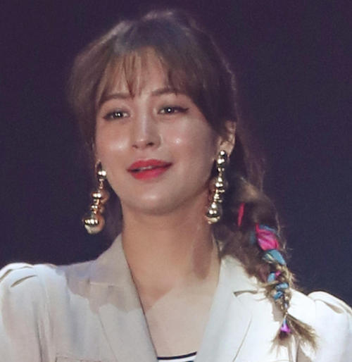 野崎萌香、美バストあらわな花柄水着姿を披露「しっかり整ってきたよ」サウナショットも公開