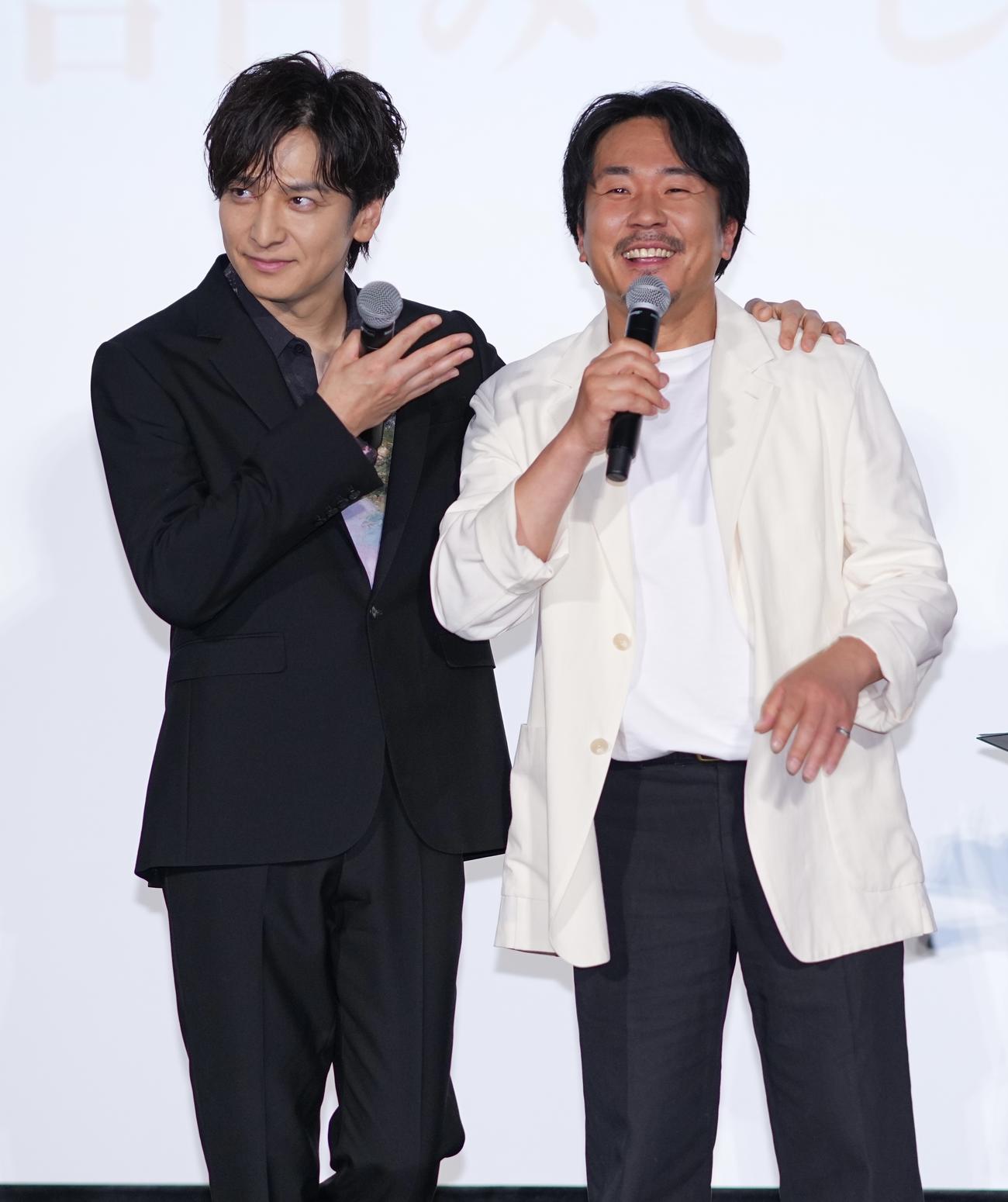 映画「告白　コンフェッション」完成披露試写会で楽しそうにエピソードを話す生田斗真（左）とヤン・イクチュン（撮影・垰建太）