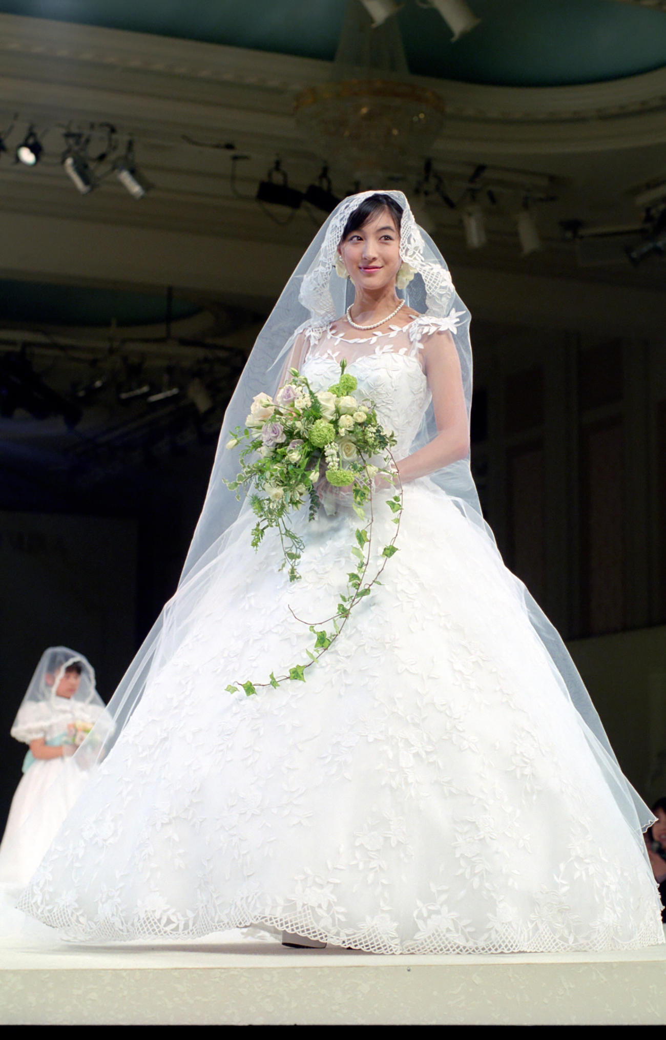 99年、桂由美ブライダルコレクションにゲスト出演した広末涼子