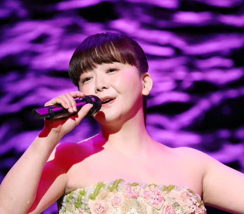 華原朋美、桂由美さんに感謝「見た事ない華原朋美にしてくださり」14年にウエディングドレス姿