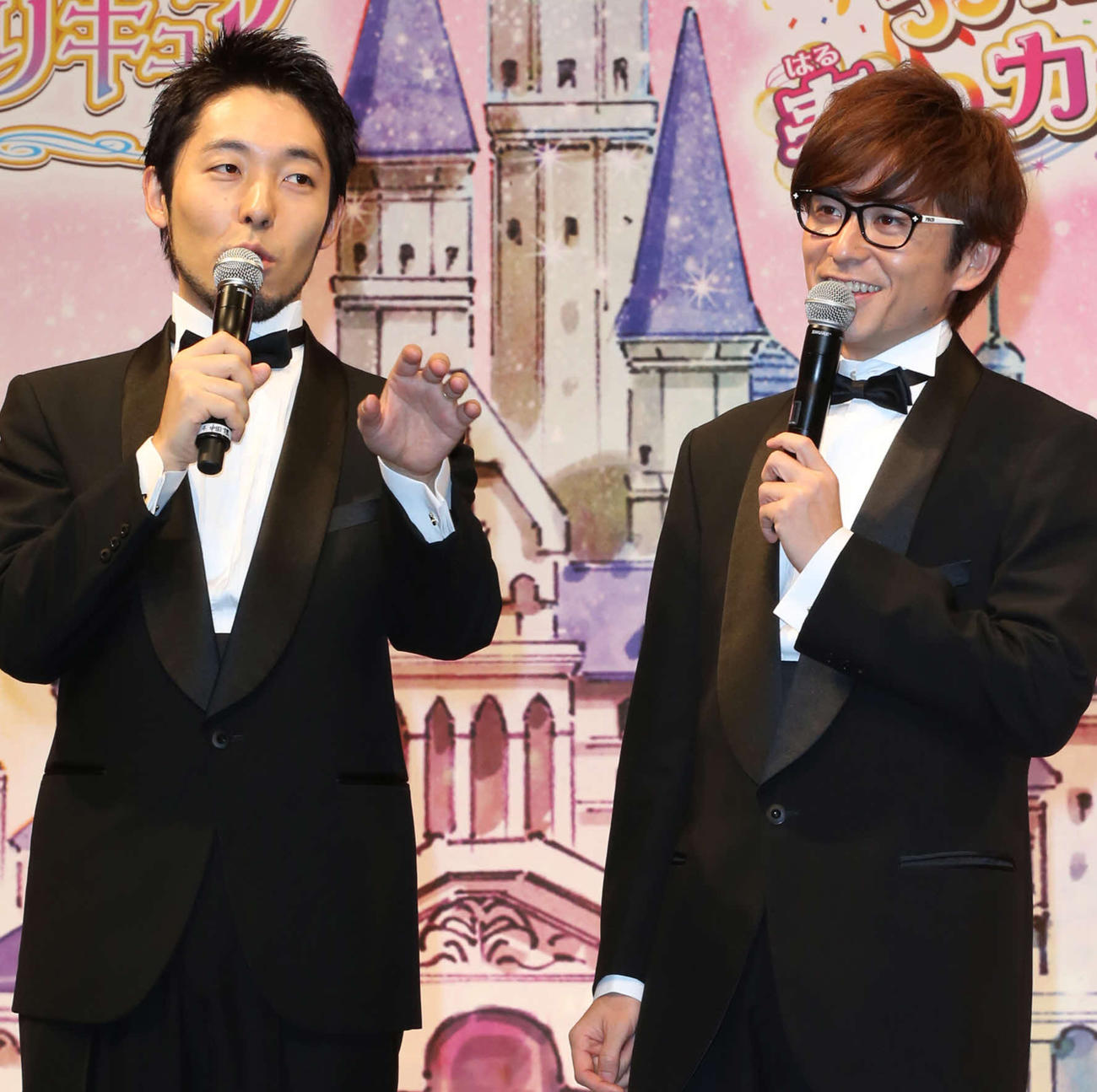 オリエンタルラジオの中田敦彦（左）と藤森慎吾（2015年1月撮影）