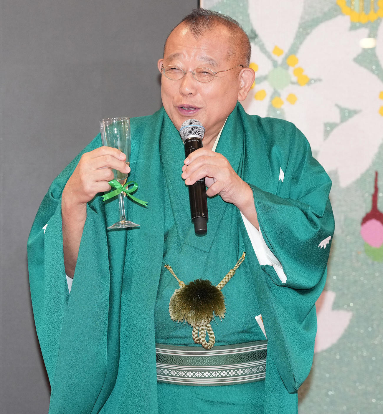 「お茶の文化創造博物館」「お～いお茶ミュージアム」オープニングセレモニーで笑顔の笑福亭鶴瓶（撮影・鈴木みどり）