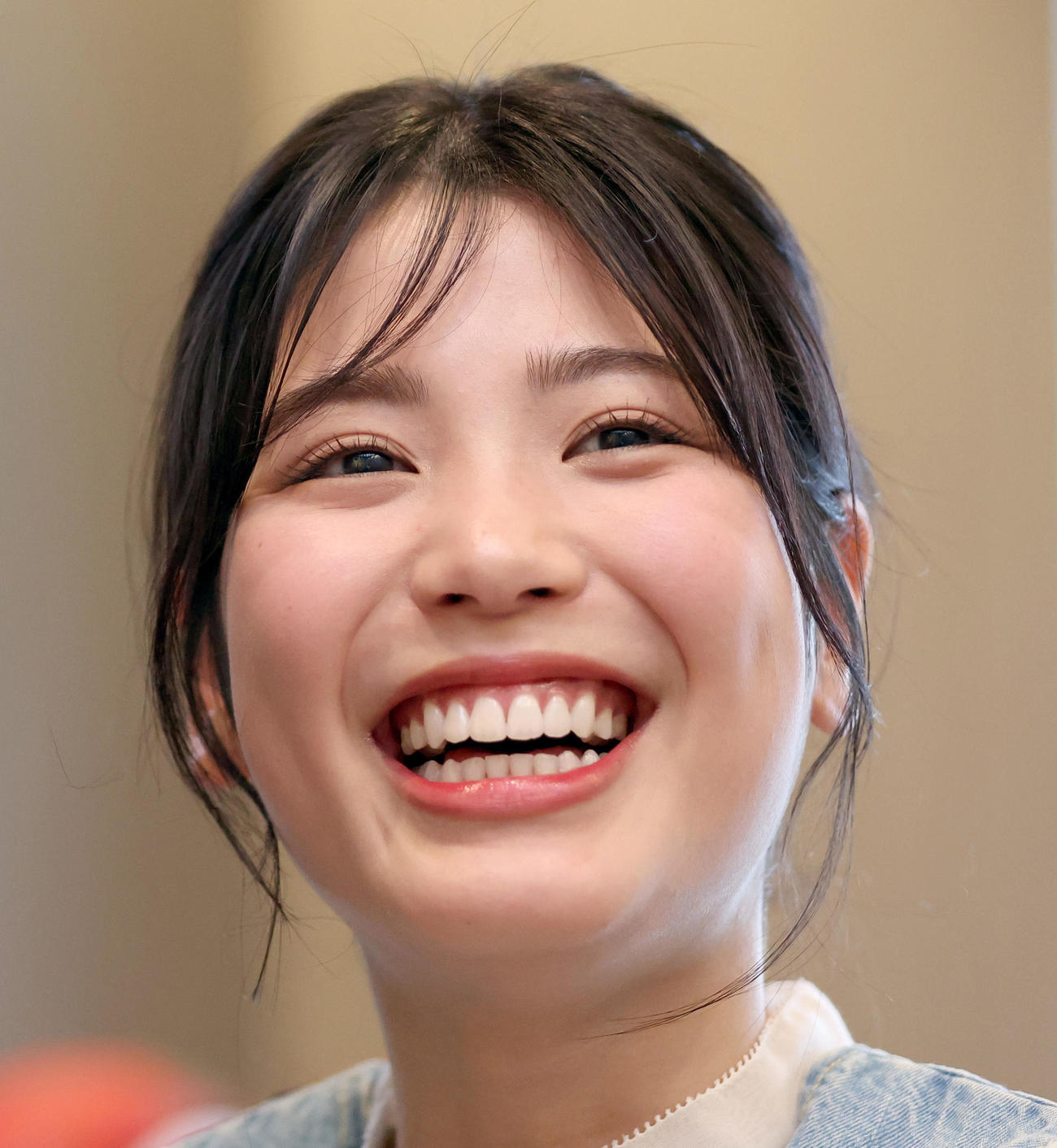 笑顔でインタビューに応じる元ファイターズガールの滝谷美夢（撮影・佐藤翔太）