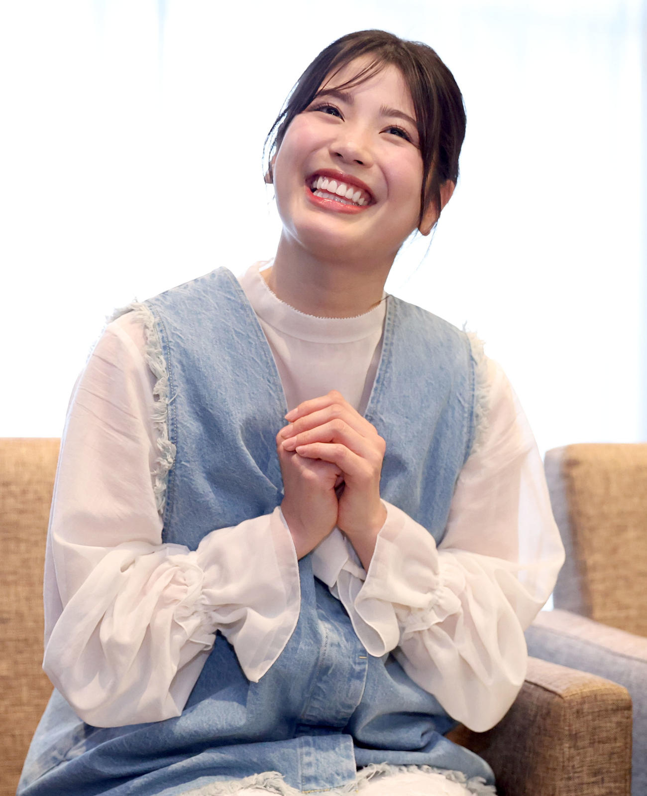 笑顔でインタビューに応じる元ファイターズガールの滝谷美夢（撮影・佐藤翔太）