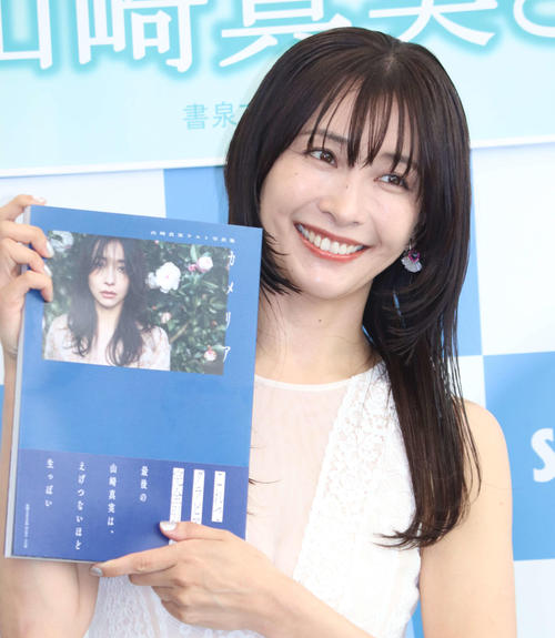 38歳の山崎真実、フリーから新事務所加入を報告、４月にはラスト写真集「カメリア」発売