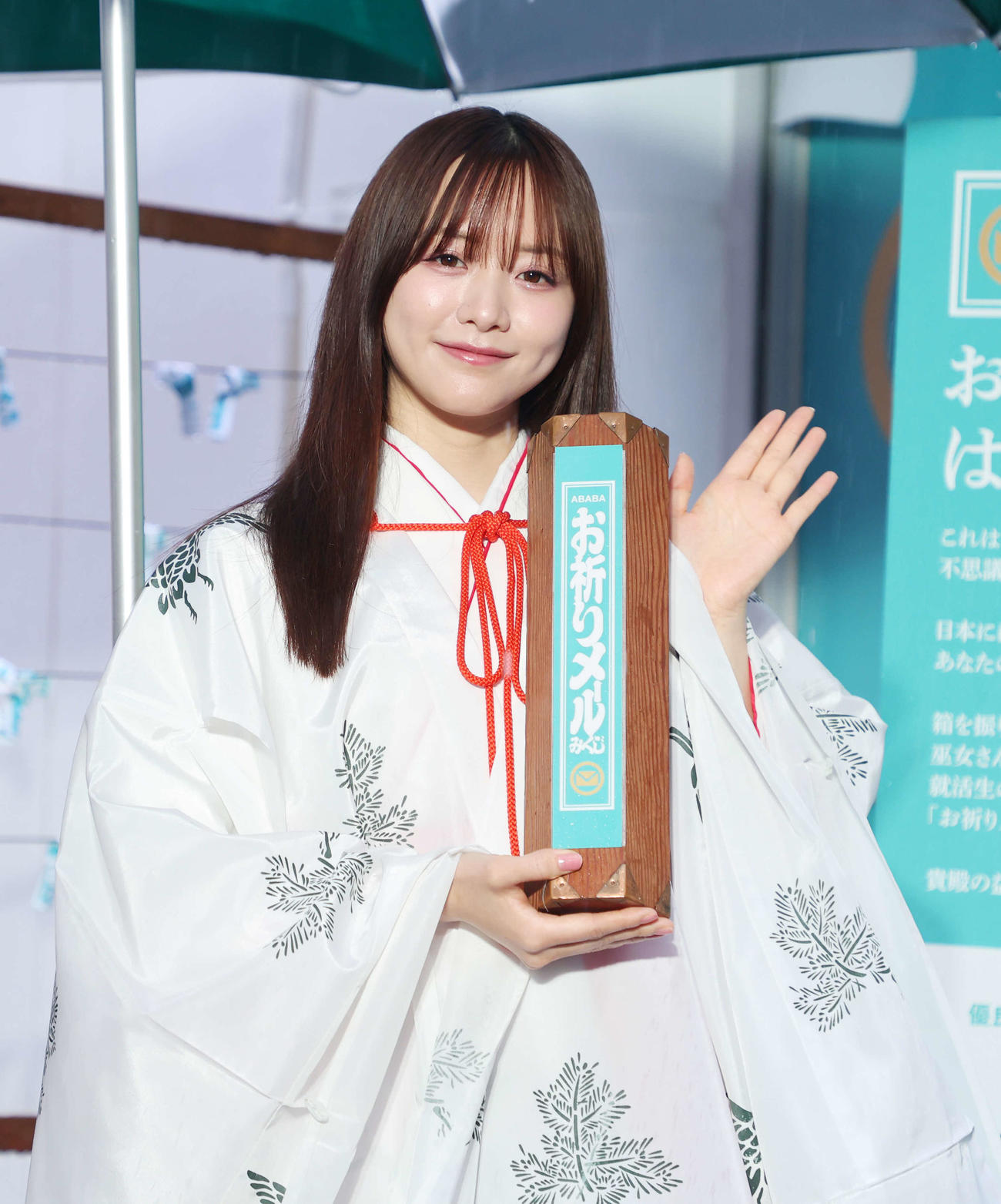 就活生にエールを送る森香澄（撮影・鈴木正人）