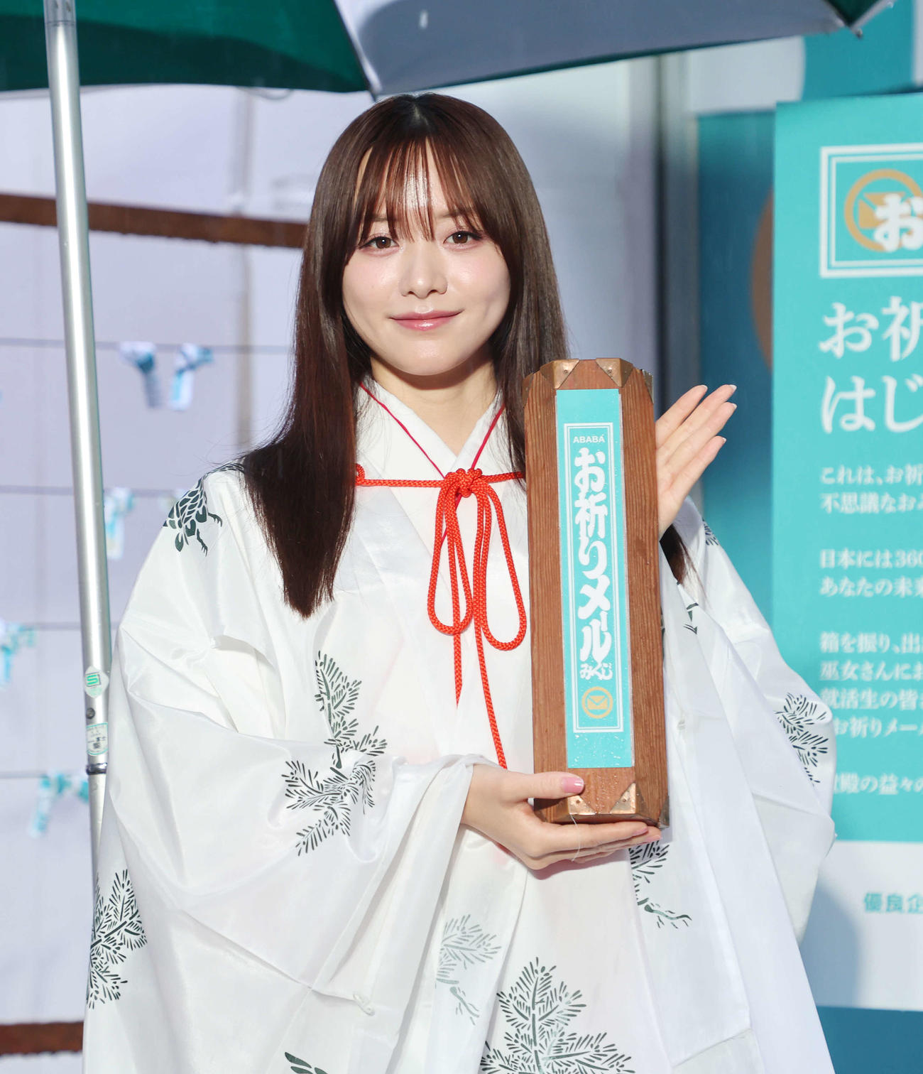 就活生にエールを送る森香澄（撮影・鈴木正人）